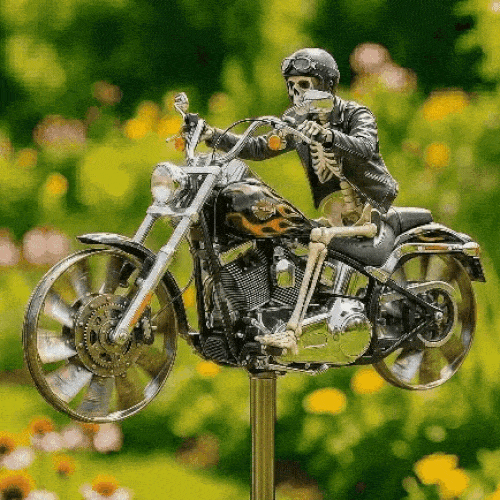 Totenkopf-Motorrad-Gartenwindrad