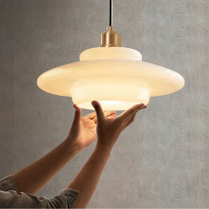 Calistre - Mid-Century Milchglas Pendelleuchte