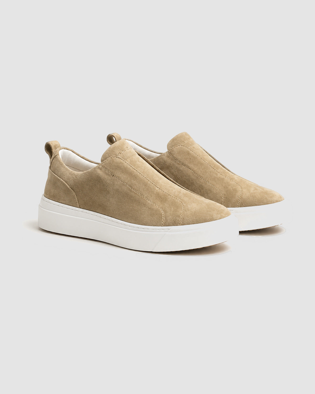 Herren Slipper aus Wildleder mit weißer Sohle – Beige