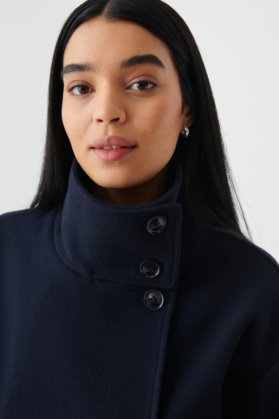 Damen Kurze Herbstjacke mit elegantem Kragen und Knopfverschluss