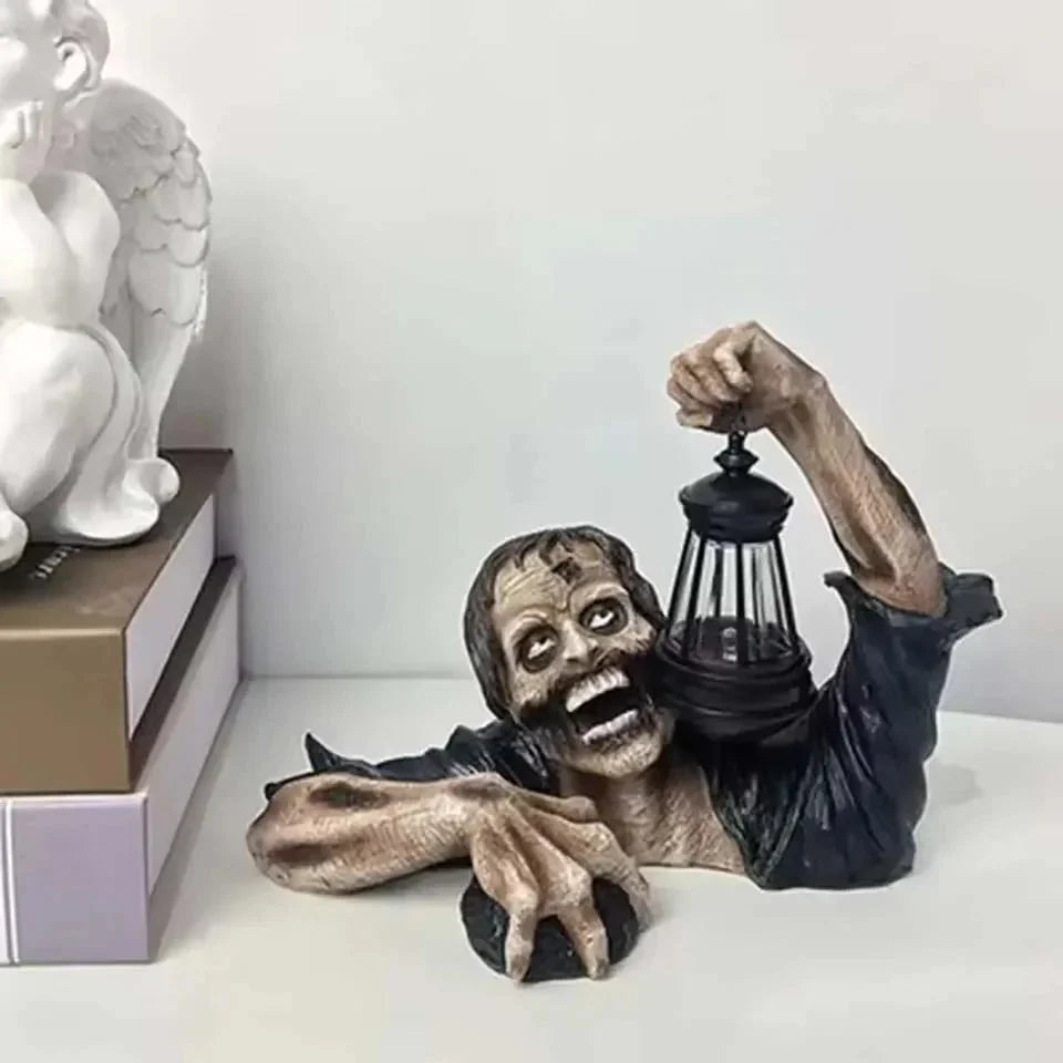 Zombie-Gartenfigur mit Laterne - Harz Halloween-Deko