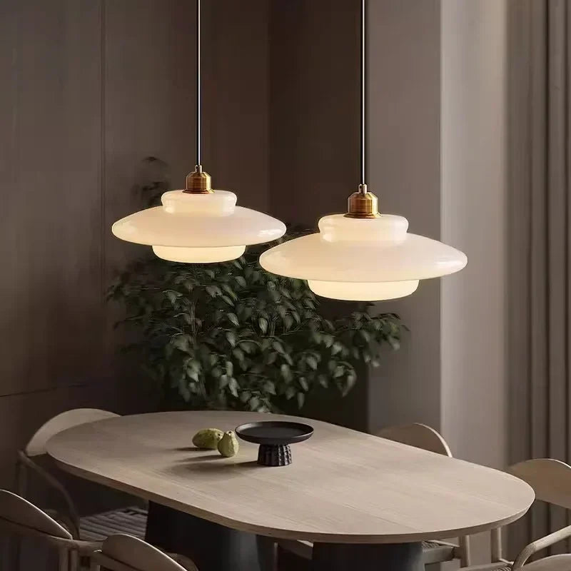 Calistre - Mid-Century Milchglas Pendelleuchte