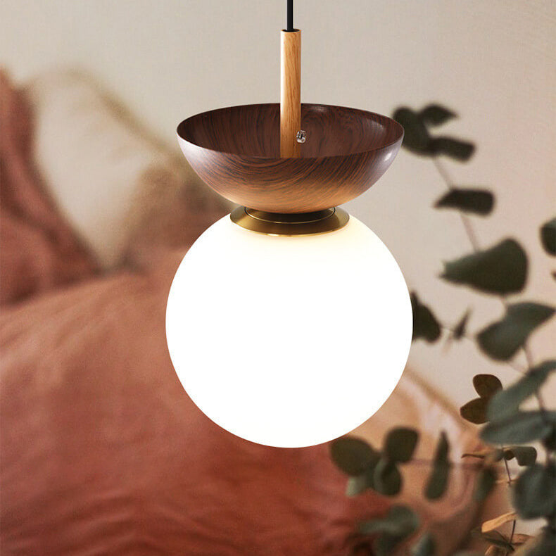 Nordische Kugel-Deckenlampe – Holzmaserung & Metallakzent