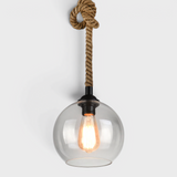 Glaskugel-Pendelleuchte mit Hanfseil - Vintage Lichtdesign