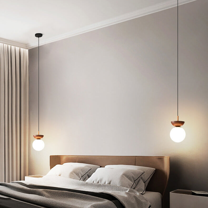 Nordische Kugel-Deckenlampe – Holzmaserung & Metallakzent