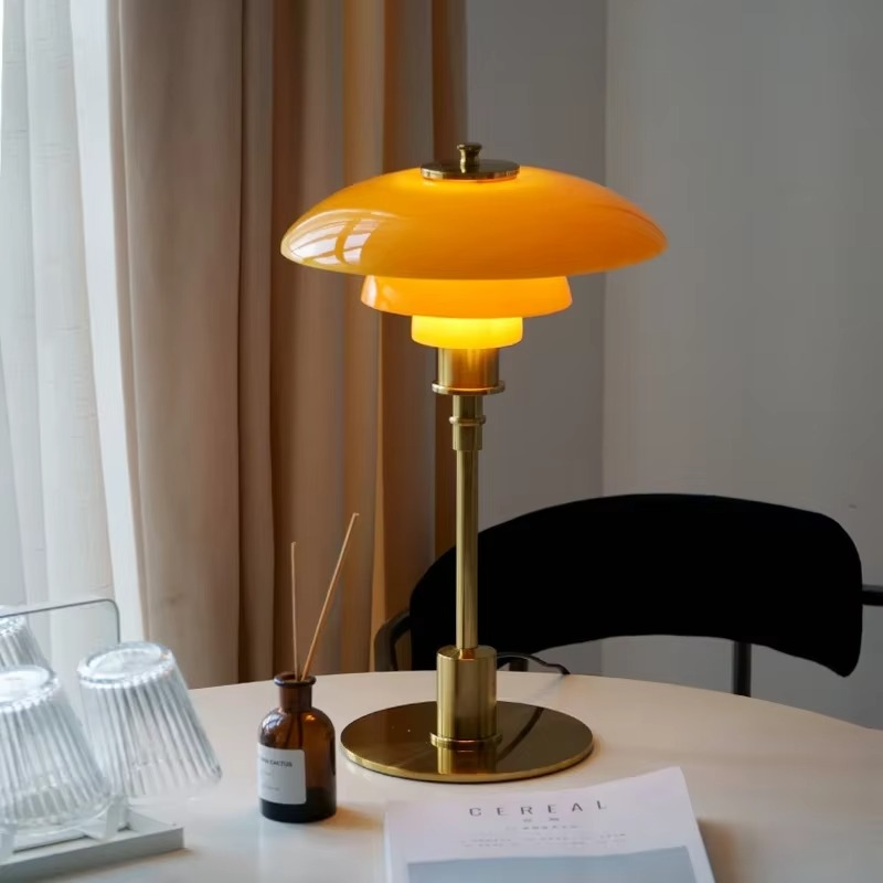 Design Tischlampe Glasschirm