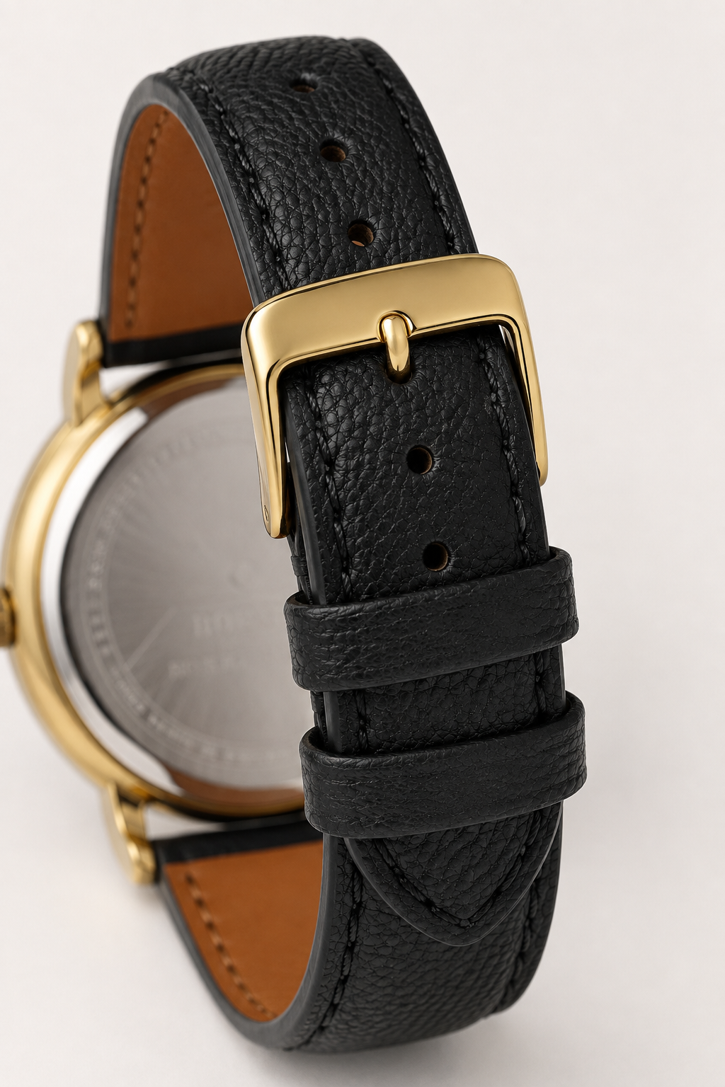Herren-Quarzuhr – Goldfarbenes Gehäuse, cremefarbenes Zifferblatt und schwarzes Lederarmband