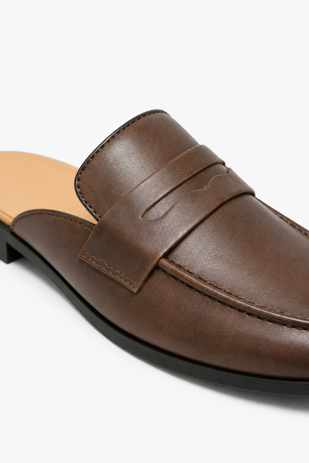 Braune Herren-Mules im Pennyloafer-Stil